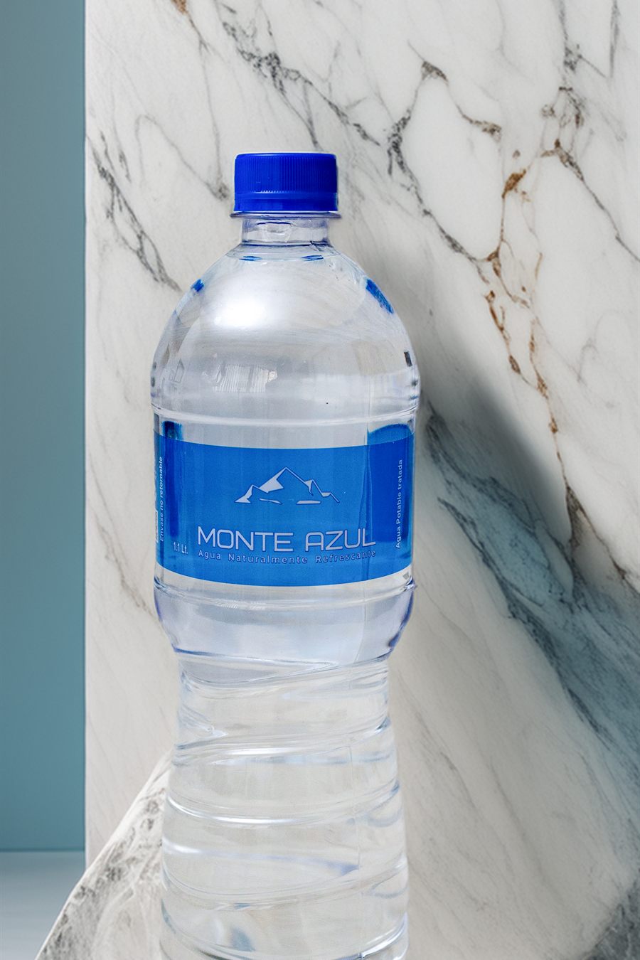 Botella de Agua Monte Azul de 1.1 litros con tapa de rosca