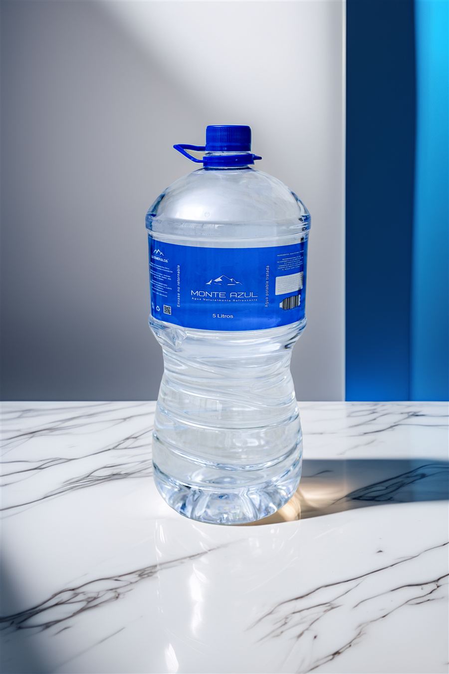 Botella de Agua Monte Azul de 5 litros con asa integrada